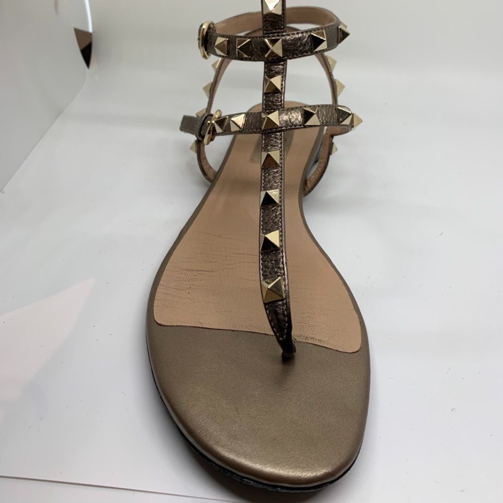VALENTINO GARAVANI Rockstud Flat Thong Sandals